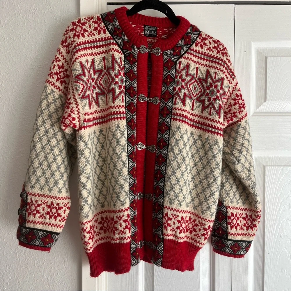VINTAGE Dale of Norway Scandi Wool Knit Fair Isle Sweater